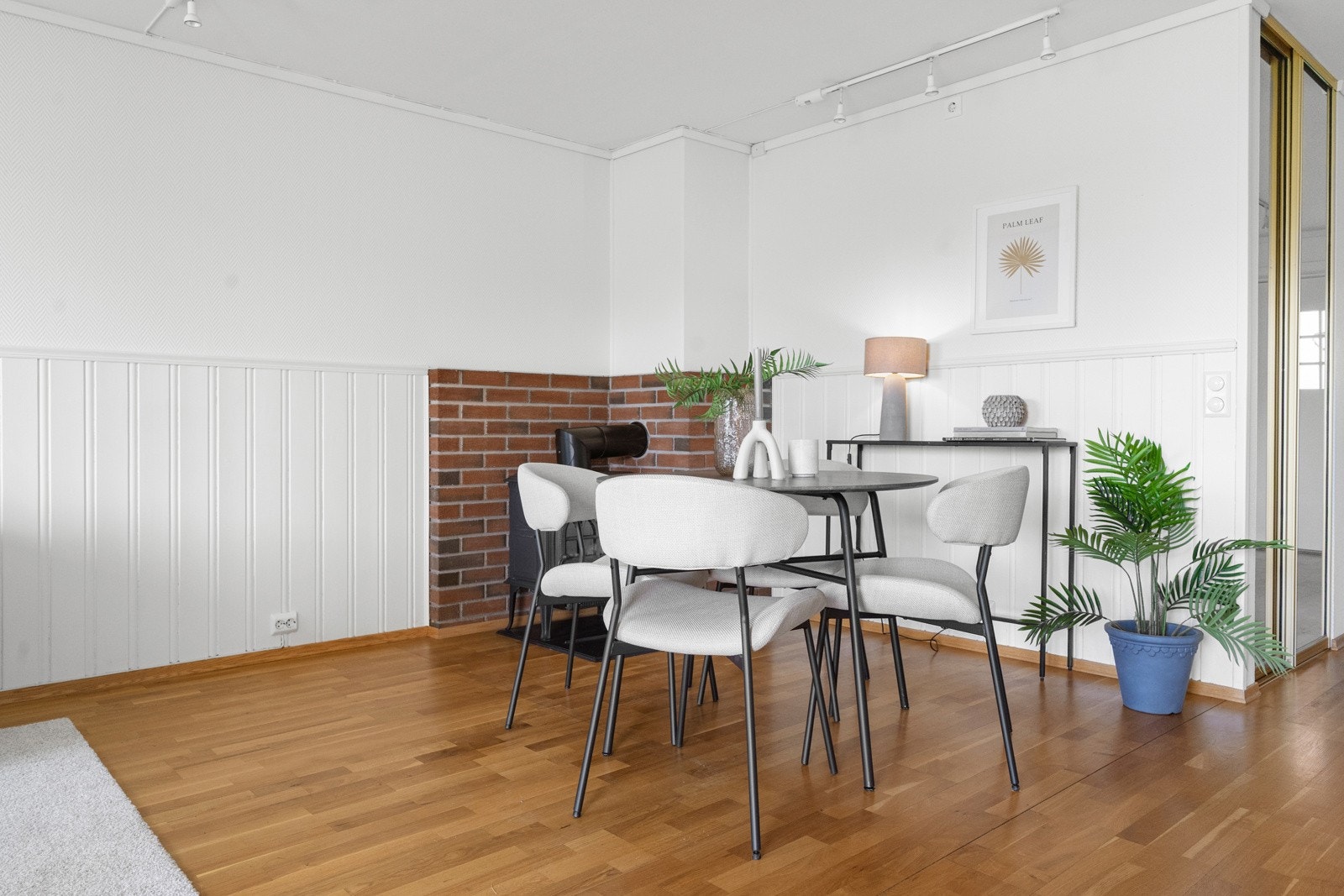 Åpen stue/spisestue - perfekt for sosialt samvær. Galleribilde