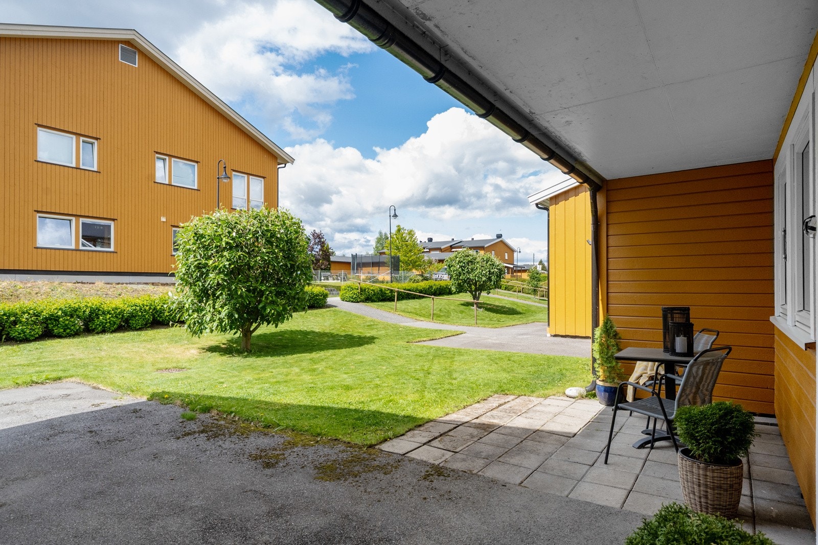 Her bor du fredelig og tilbaketrukket, men samtidig med kort vei til byens puls og alle fasiliteter du trenger i hverdagen. Galleribilde