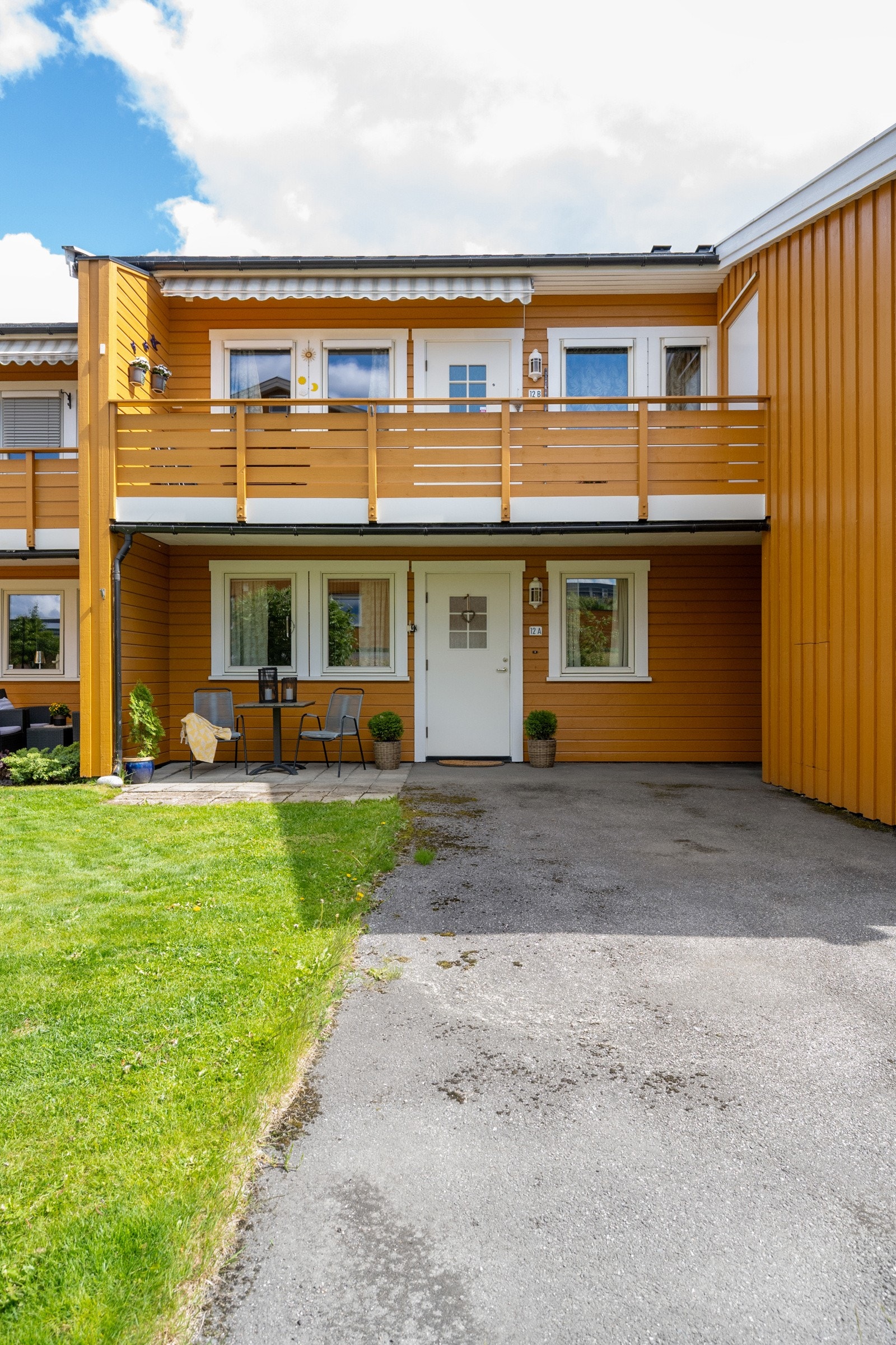 I sommerhalvåret kan du nyte sol og bading i Rambekkvika, mens promenaden langs vannet byr på herlige turmuligheter. Galleribilde