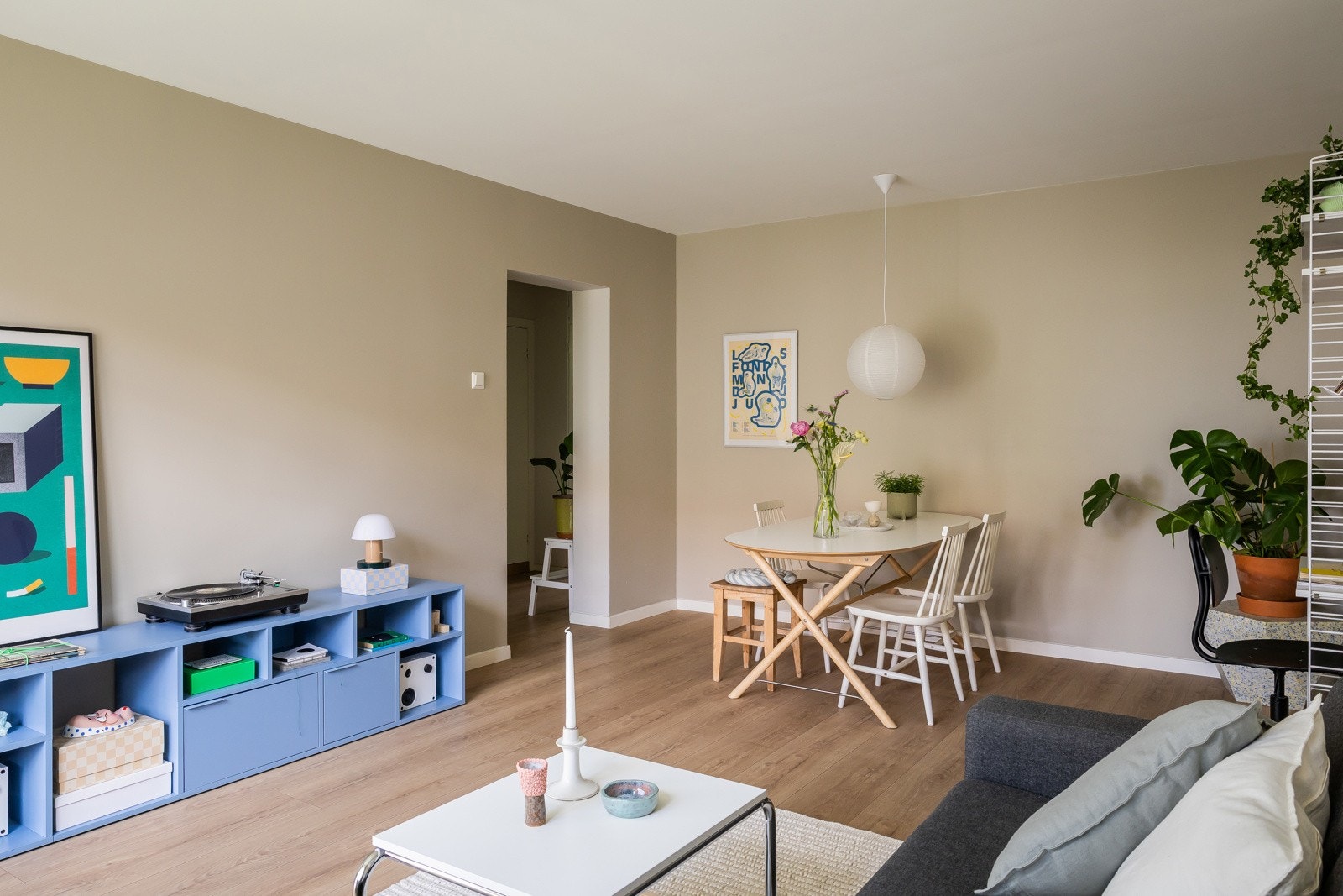 Gjennomgående slette vegger malt i harmoniske fargetoner. Galleribilde