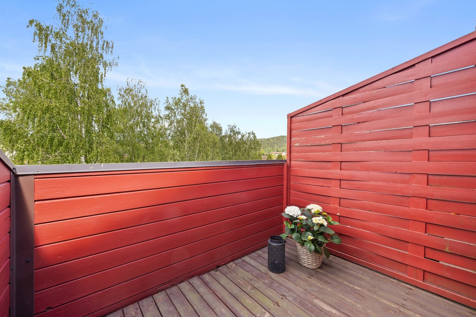 Takterrassen til soverom 2 har god plass til sittegruppe - Her kan du nyte morgenkaffen Galleribilde