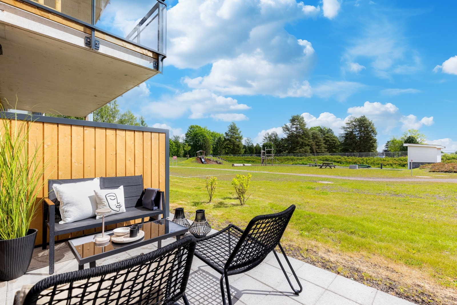 Ingen gjenboere mot syd! Stor gresslette og flott fellesareal er opparbeidet. Galleribilde