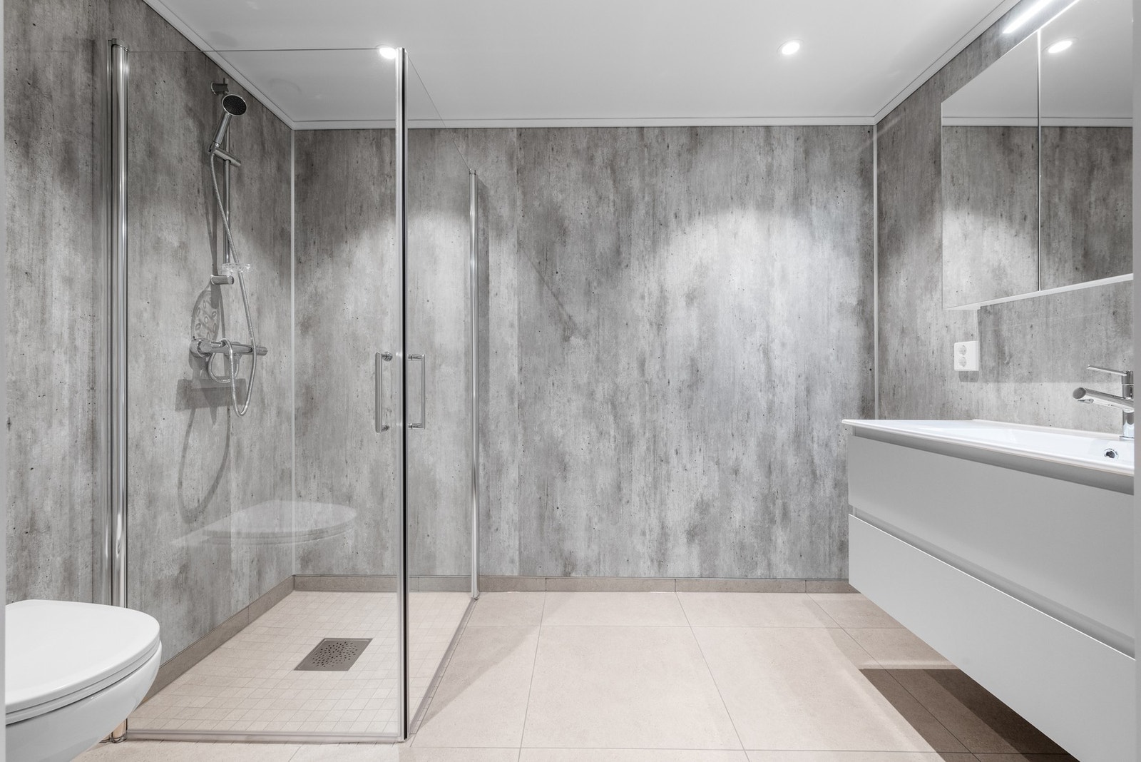 Badet har varmekabler i gulv. Galleribilde