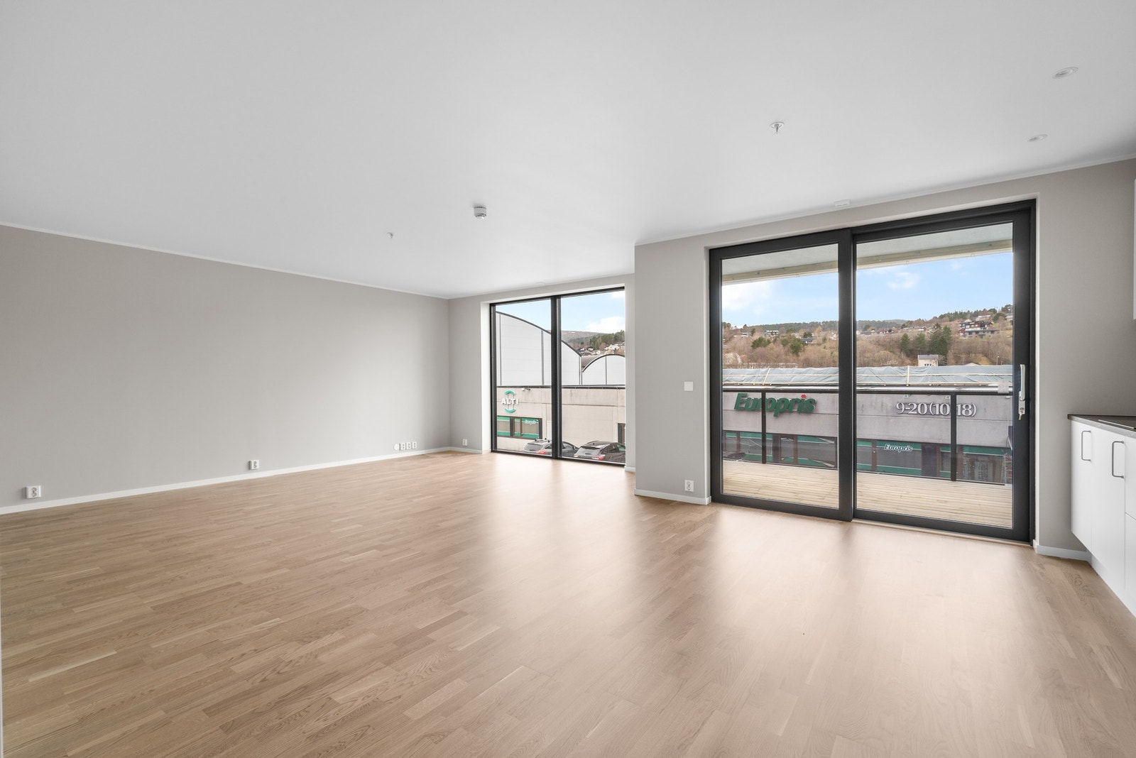 Leiligheten har vannbåren varme i stue, kjøkken og entré. Galleribilde