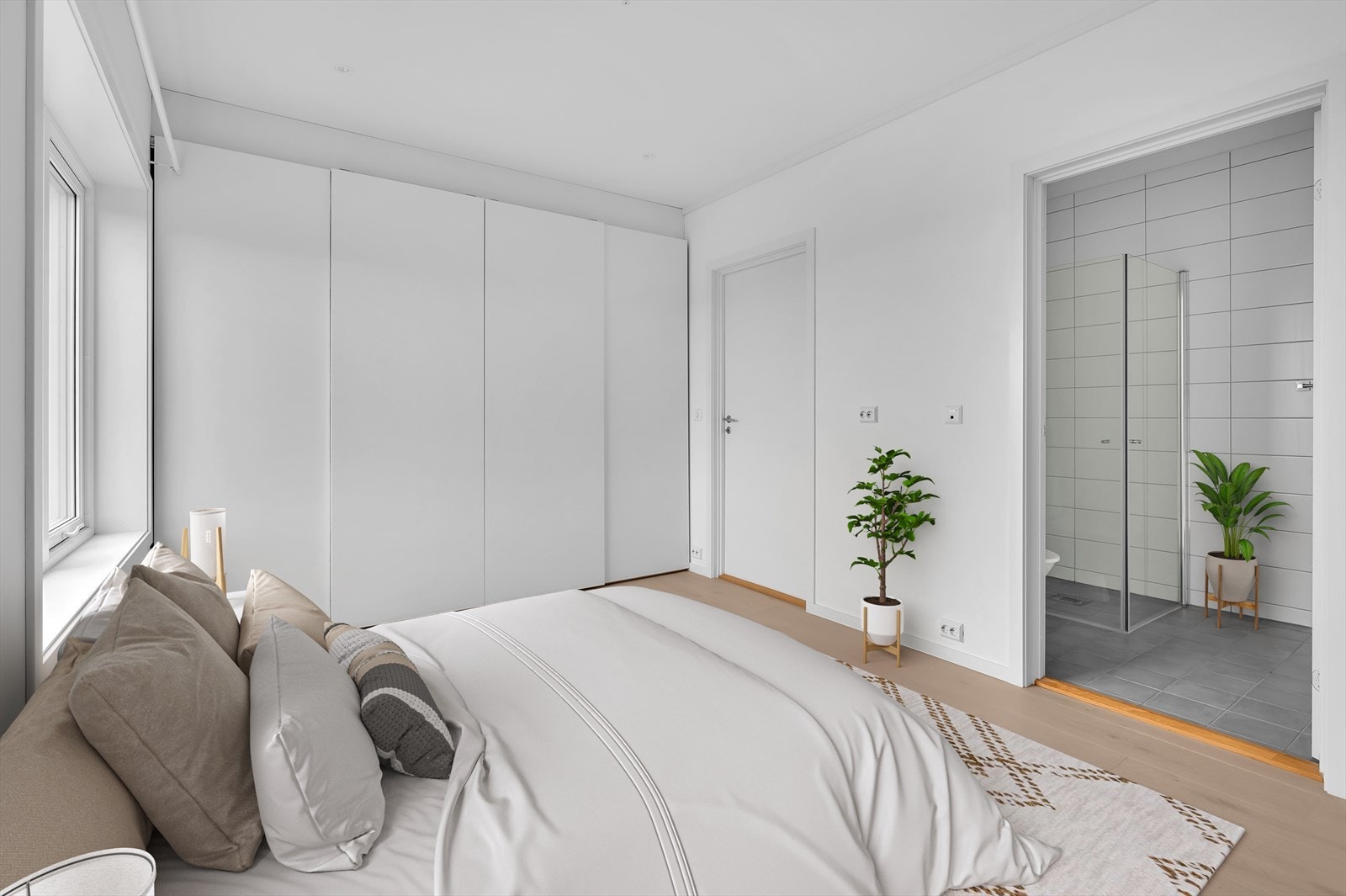 Hovedsoverom med god plass til stor seng, skyvedørsgarderobe og direkte adkomst til bad (digital styling) Galleribilde