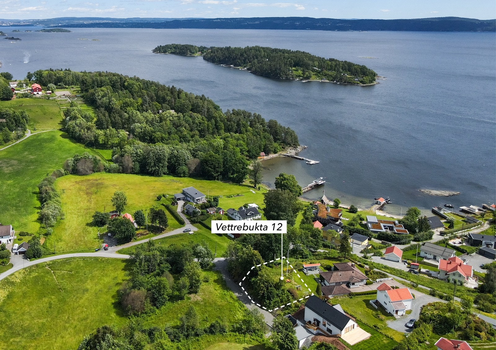 Tomten er på 811 kvm og har rammetillatelse for en enebolig på 264 kvm BRA tegnet av Frost arkitekter Galleribilde