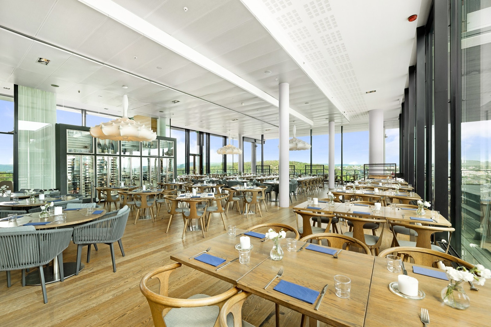 Restauranten oppe har meget god buffet, og flott utsikt over Kragerøskjærgården. Galleribilde
