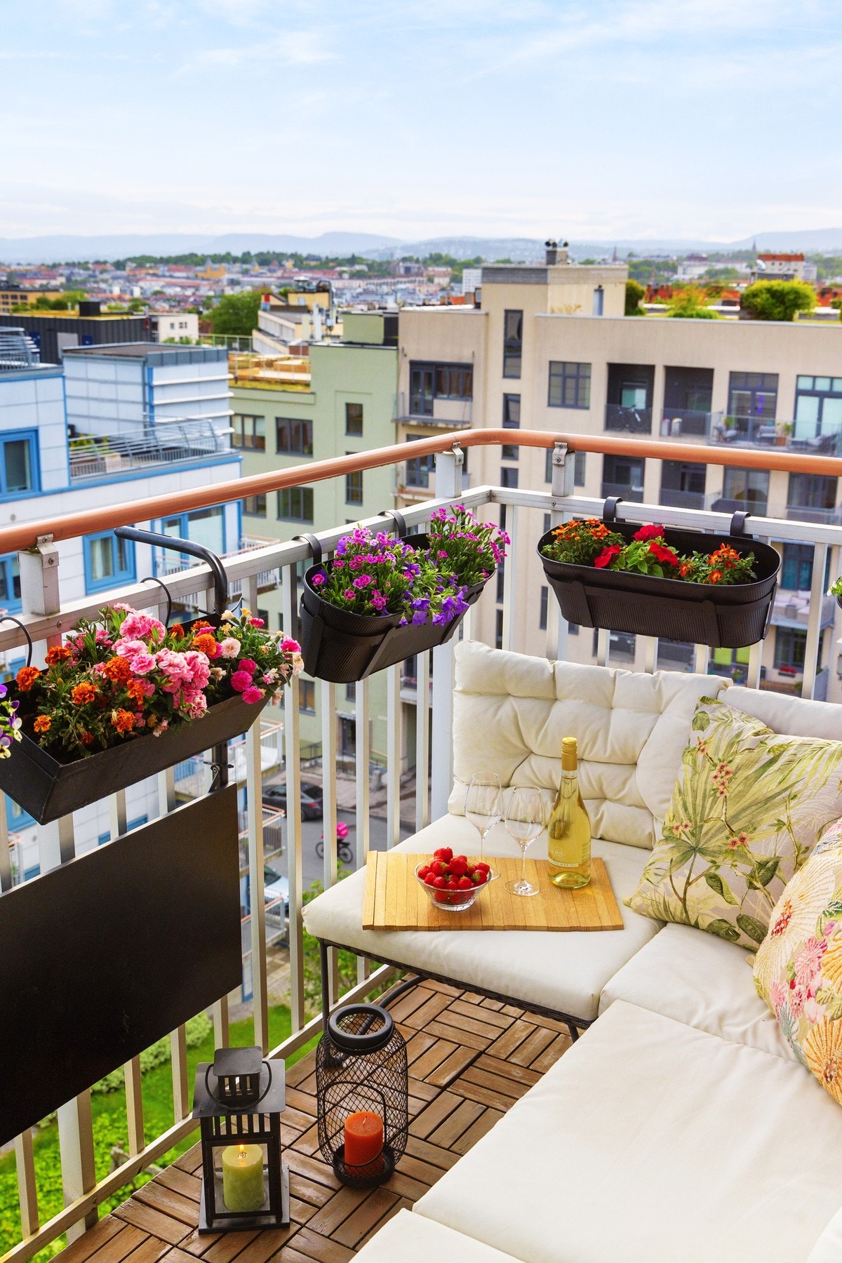 Plass til både utemøbler og grill. Galleribilde