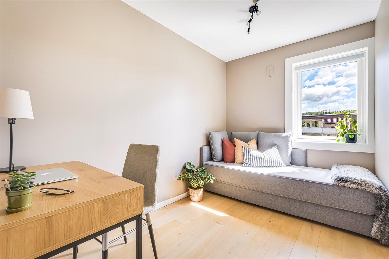 Boligens andre soverom passer perfekt som barnerom eller gjesterom Galleribilde