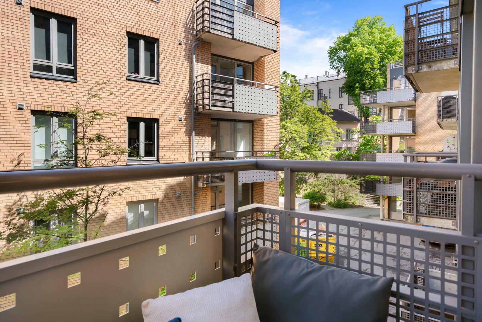 På balkongen er det god plass til utemøbler og grill. Galleribilde