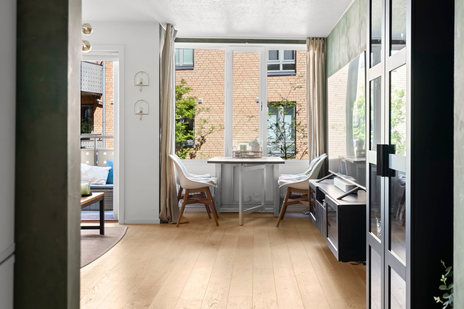 Stuens utforming gir gode muligheter for ekstra soverom (se alt. planløsning til slutt i annonsen). Galleribilde