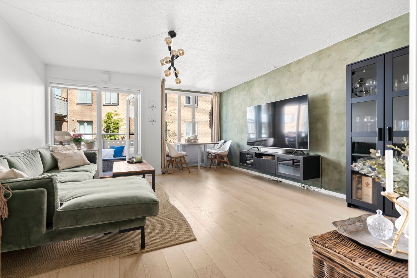 Tor Martin Tinderholt v/Privatmegleren Aksept har gleden av å ønske velkommen til denne lekre leiligheten i Falbes gate 18E! Galleribilde