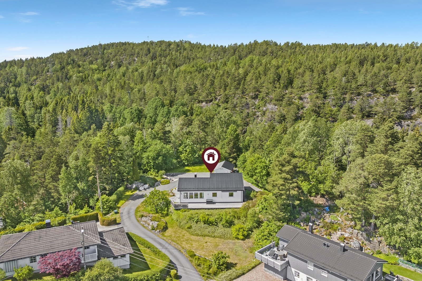 Måneliheia er et etablert boligfelt på Helle, ca 7 km fra Kragerø sentrum. Galleribilde