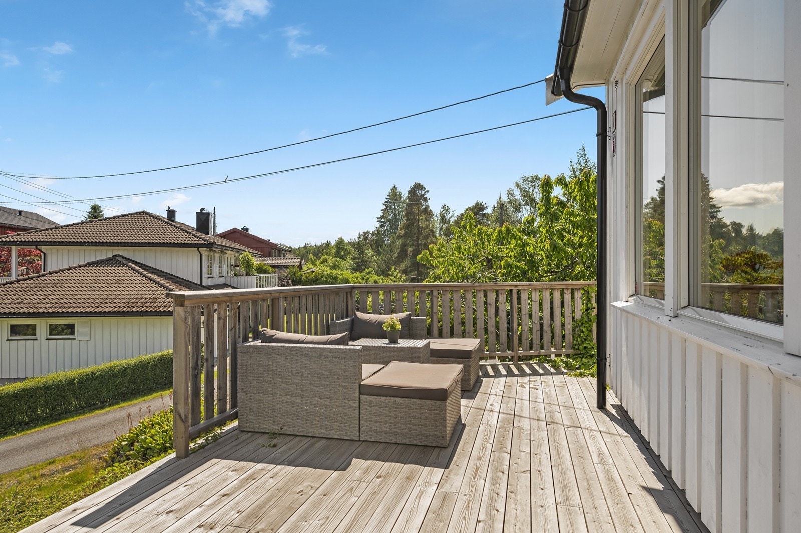 Stor og svært solrik tomt med kveldssol. Galleribilde