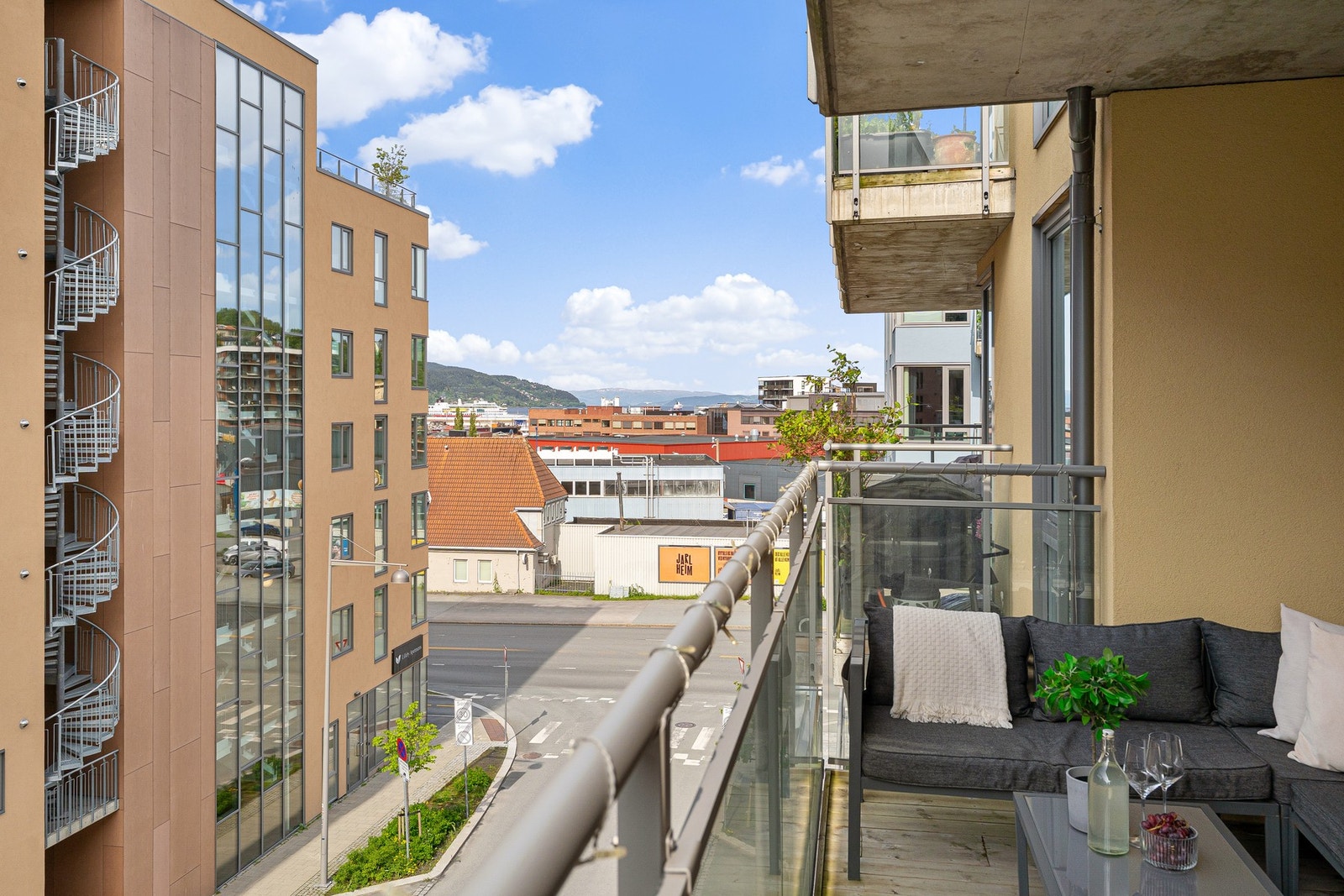 Balkongen er på 9 kvadratmeter. Galleribilde