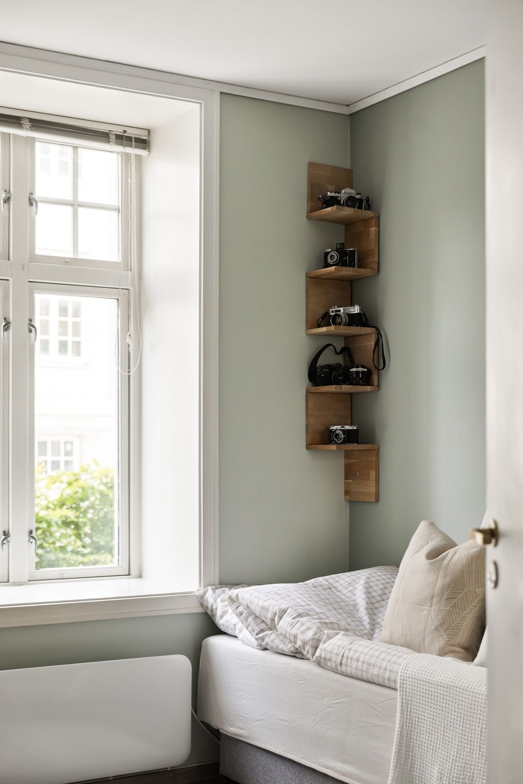 Leiligheten ligger i et meget sentralt og nyetablert boligområde på Lilleby i Trondheim kommune. Her bor du tilbaketrukket fra den travle bykjernen samtidig som alle nødvendige hverdagsfasiliteter ligger innen kort rekkevidde. Galleribilde