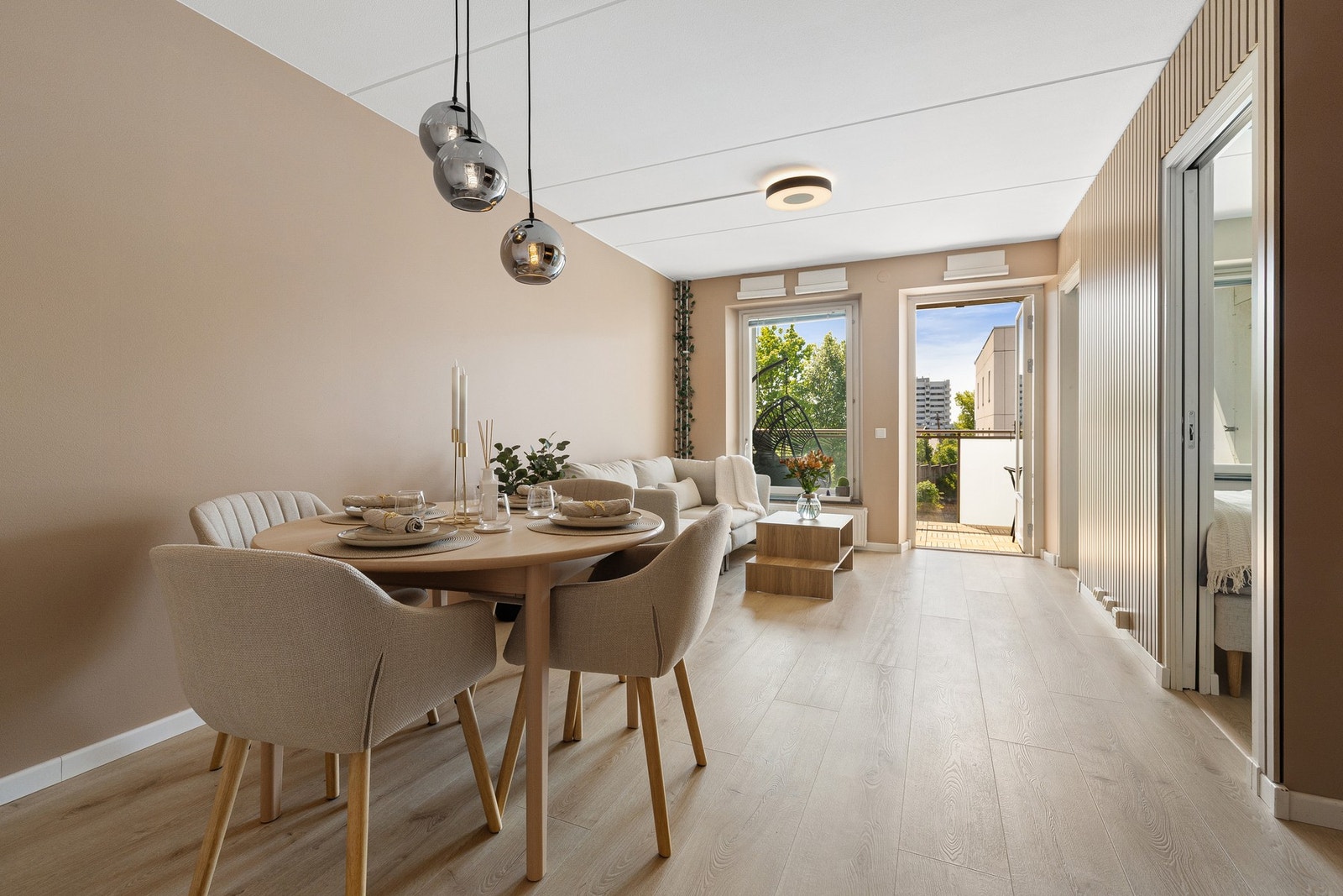 Leiligheten har en meget god og optimalisert planløsning med plass til både sofagruppe og spisestue. Galleribilde