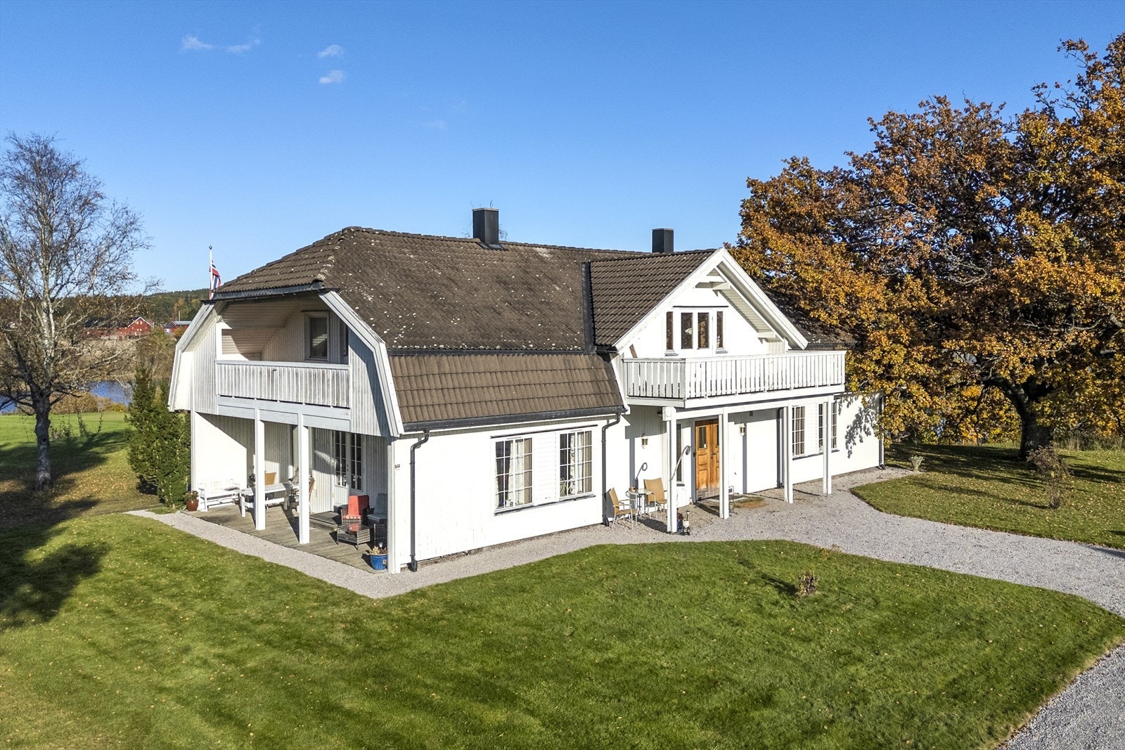 Bolighuset er fra 1853 og byr på hele 254 kvm BRA. Galleribilde