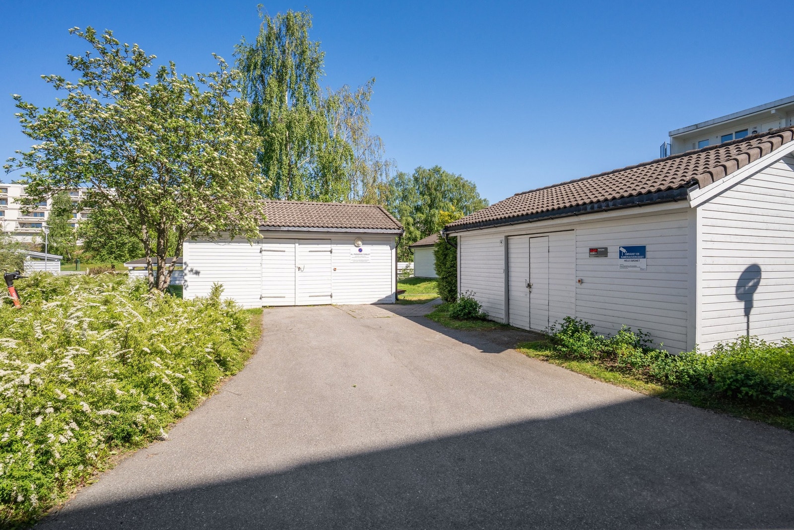 Leiligheten disponerer felles sykkelbod samt parkeringsplass nr. 164 i felles carportrekke. Galleribilde