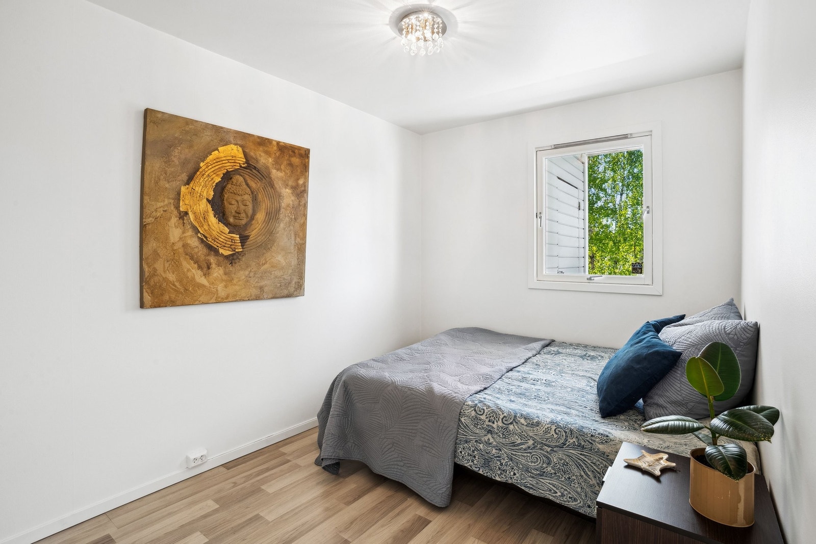 Leiligheten har ett soverom med fine innredningsmuligheter. Galleribilde