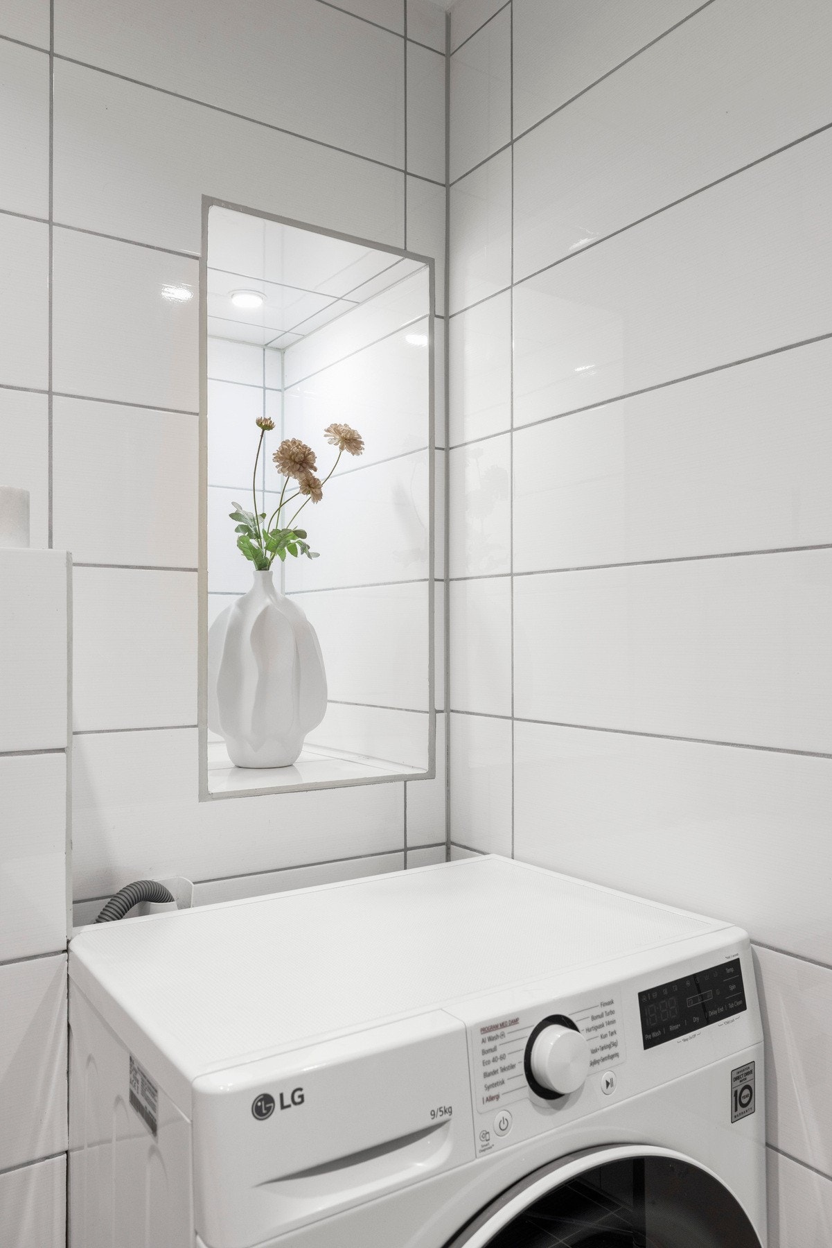 Det er også eget nisje for vaskemaskin som gir en enklere hverdag Galleribilde