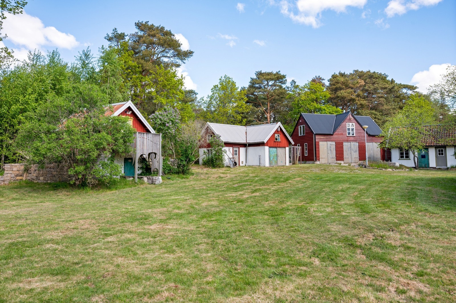 Från vänster: jordkällare/källarvind, garage, ladugård, verkstadsbyggnad Galleribilde