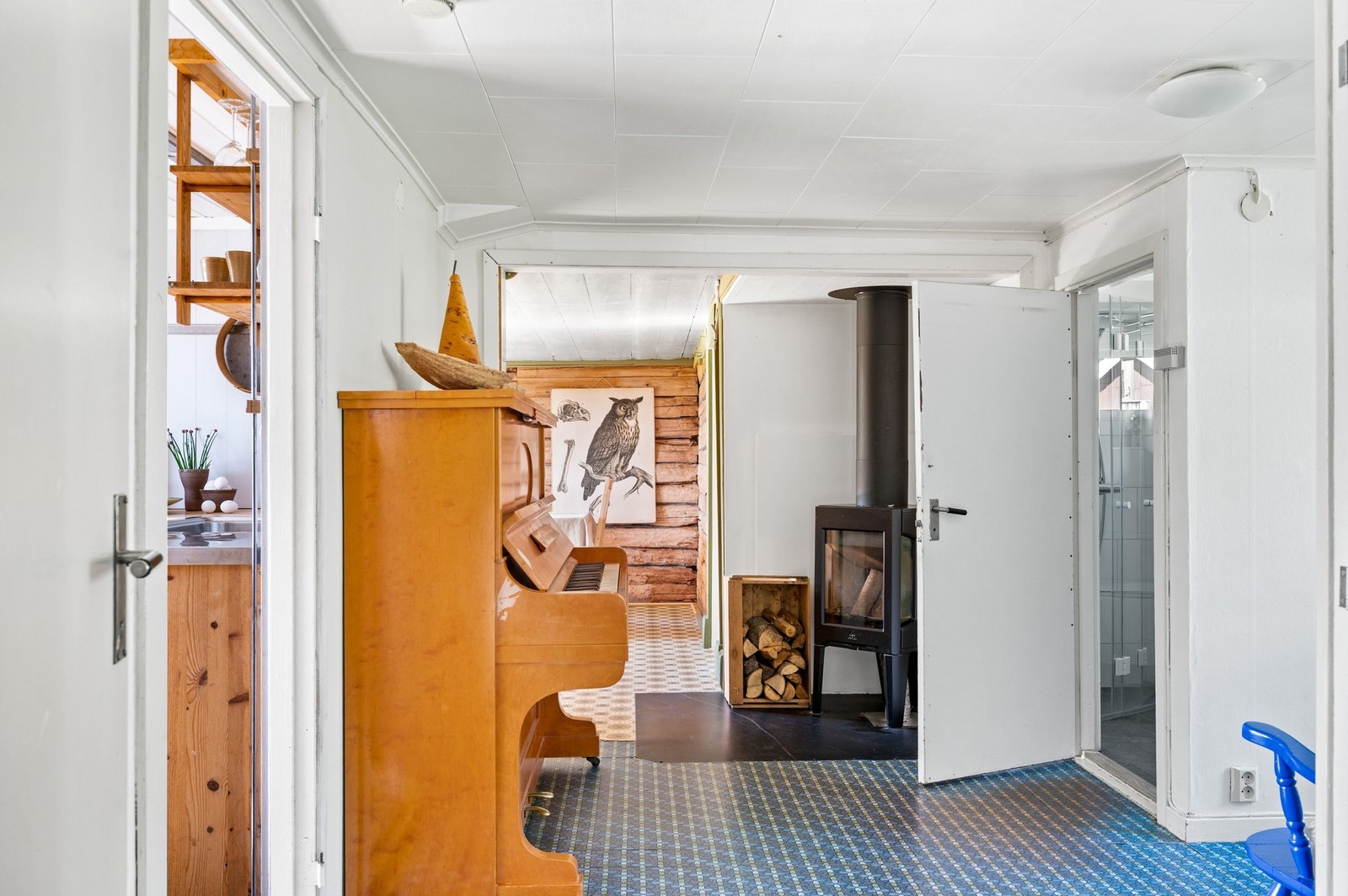 Fran hall mot vardagsrum och badrum Galleribilde