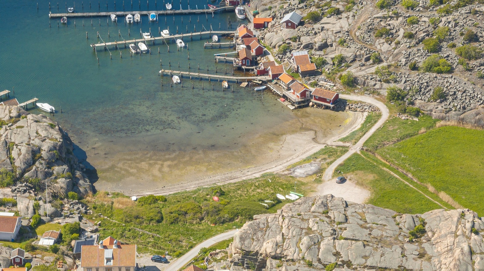 Källviken ligger ca en kvarts cykeltur bort (25-30 minuter att promenera) Galleribilde