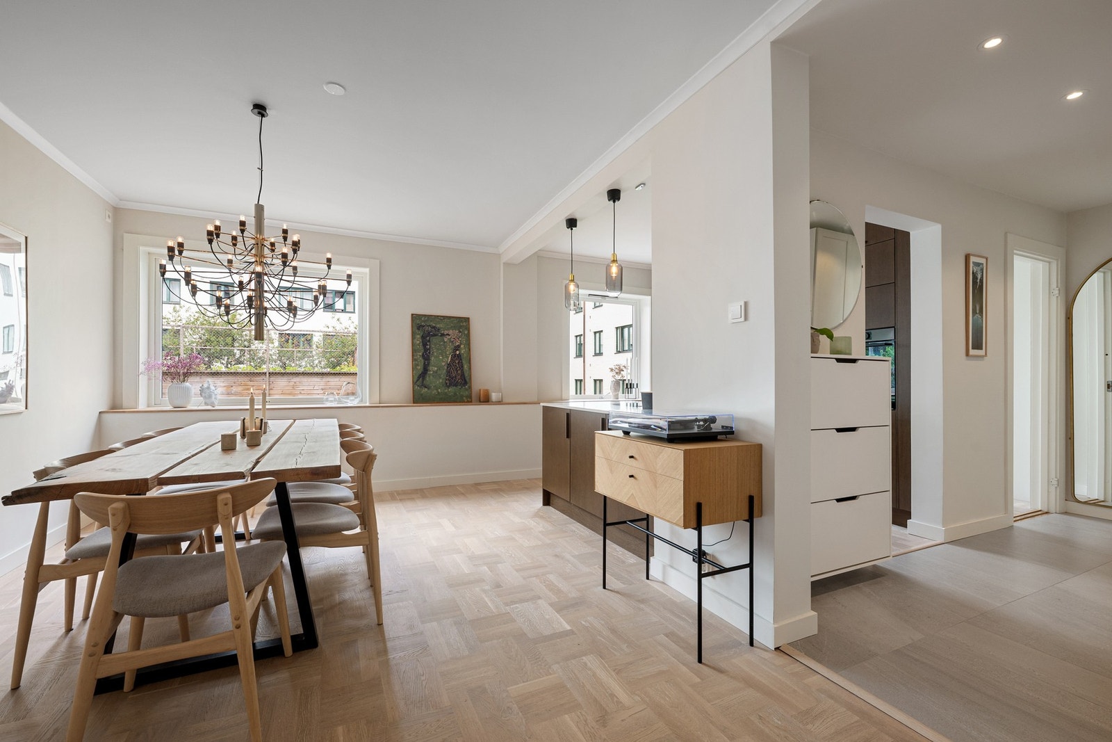 Gjennomgående og optimalisert planløsning, nøye tilpasset av interiørarkitekt. Galleribilde