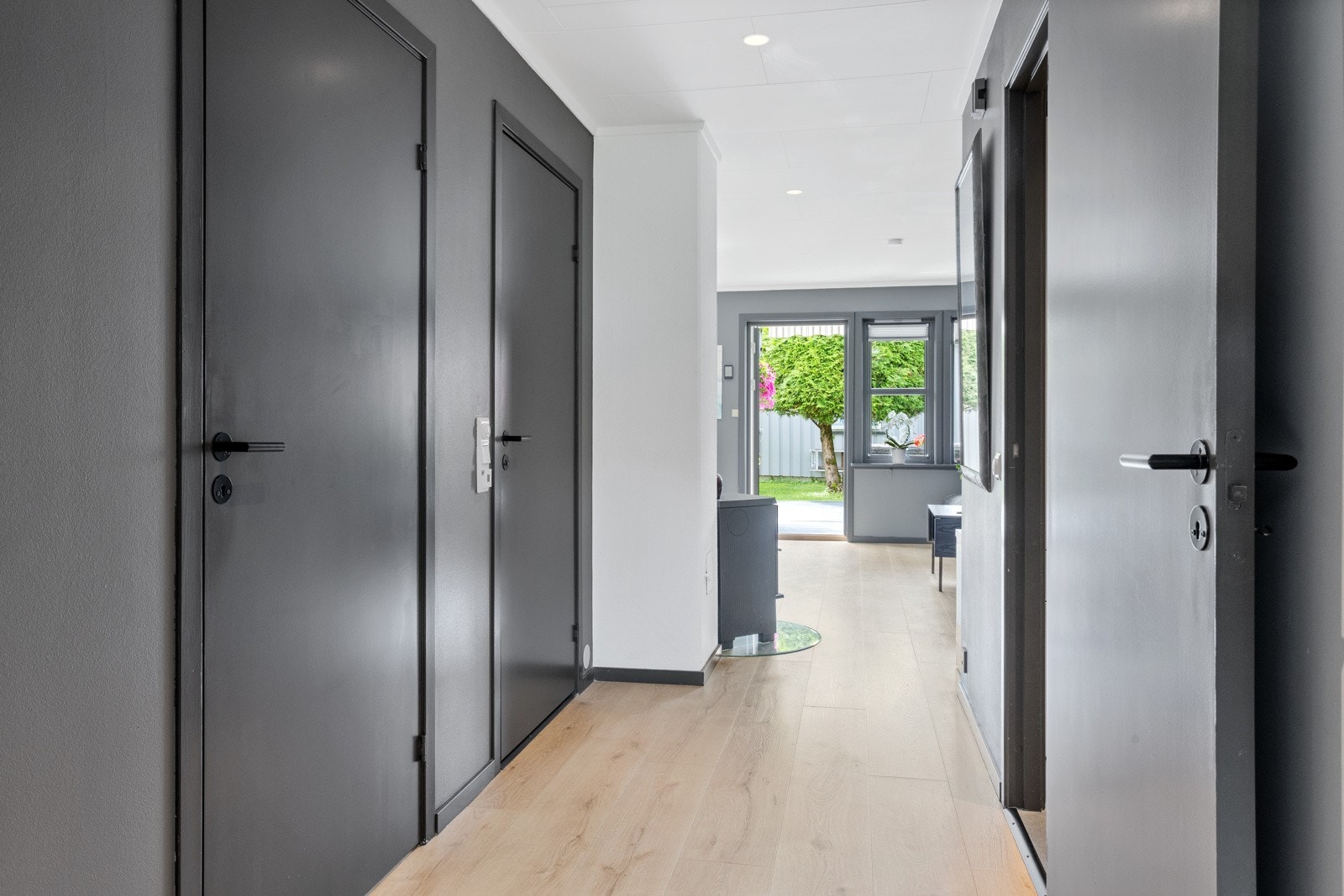 Trivelig gang | downlights Galleribilde