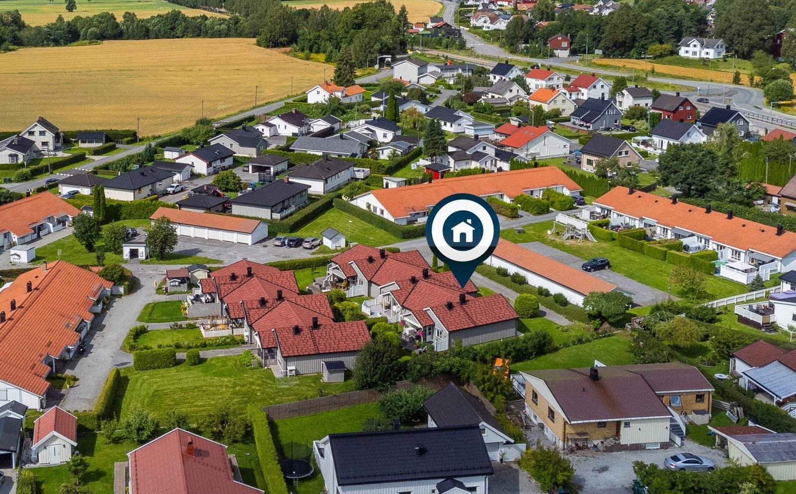 Kjedet enebolig i rolig barnevennlig strøk i enden av blindvei Galleribilde