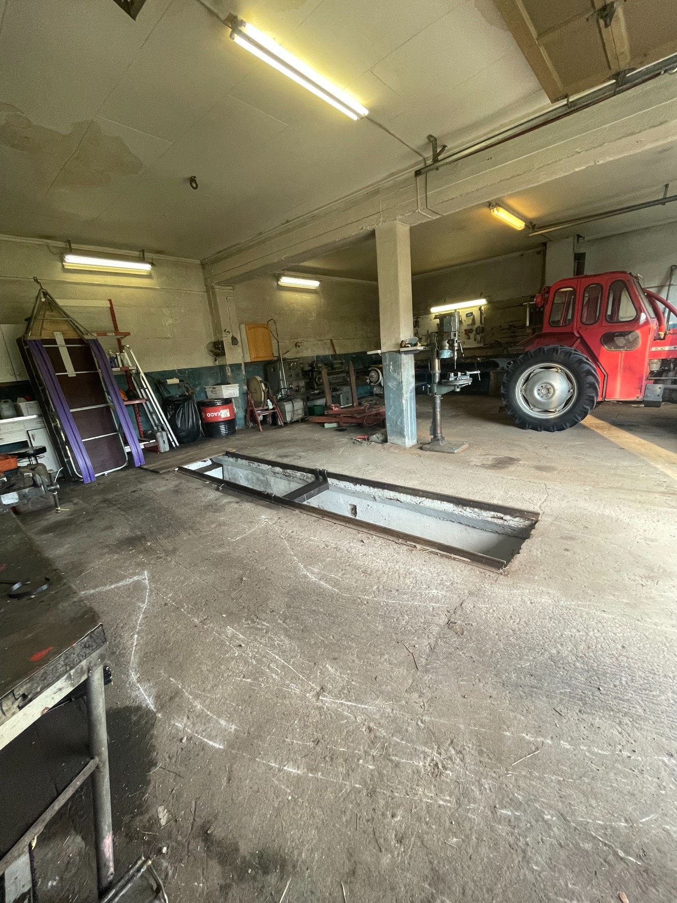 Selgers eget bilde av verkstedet i sokkelen. Galleribilde