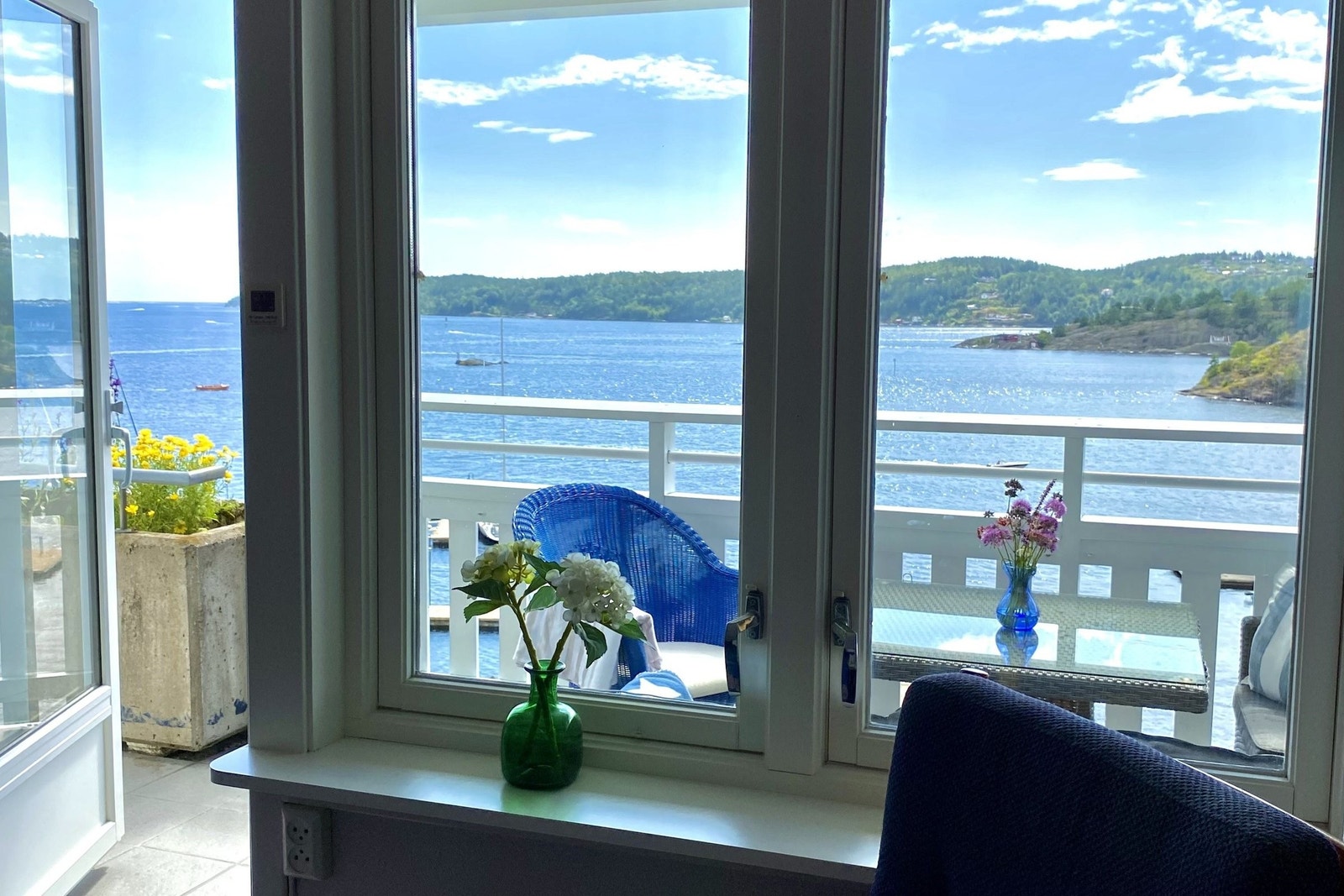 Flott utsikt fra stue som kan nytes sommer som vinter Galleribilde