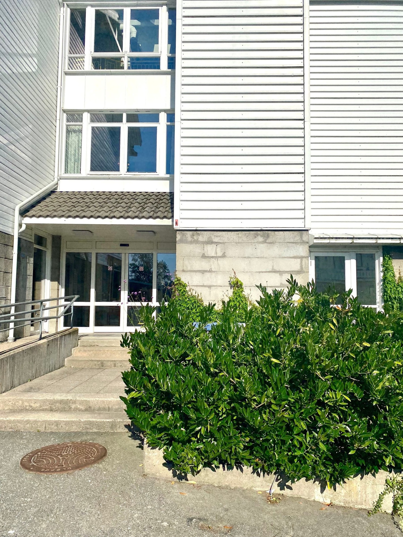 Inngangsparti bygg Galleribilde