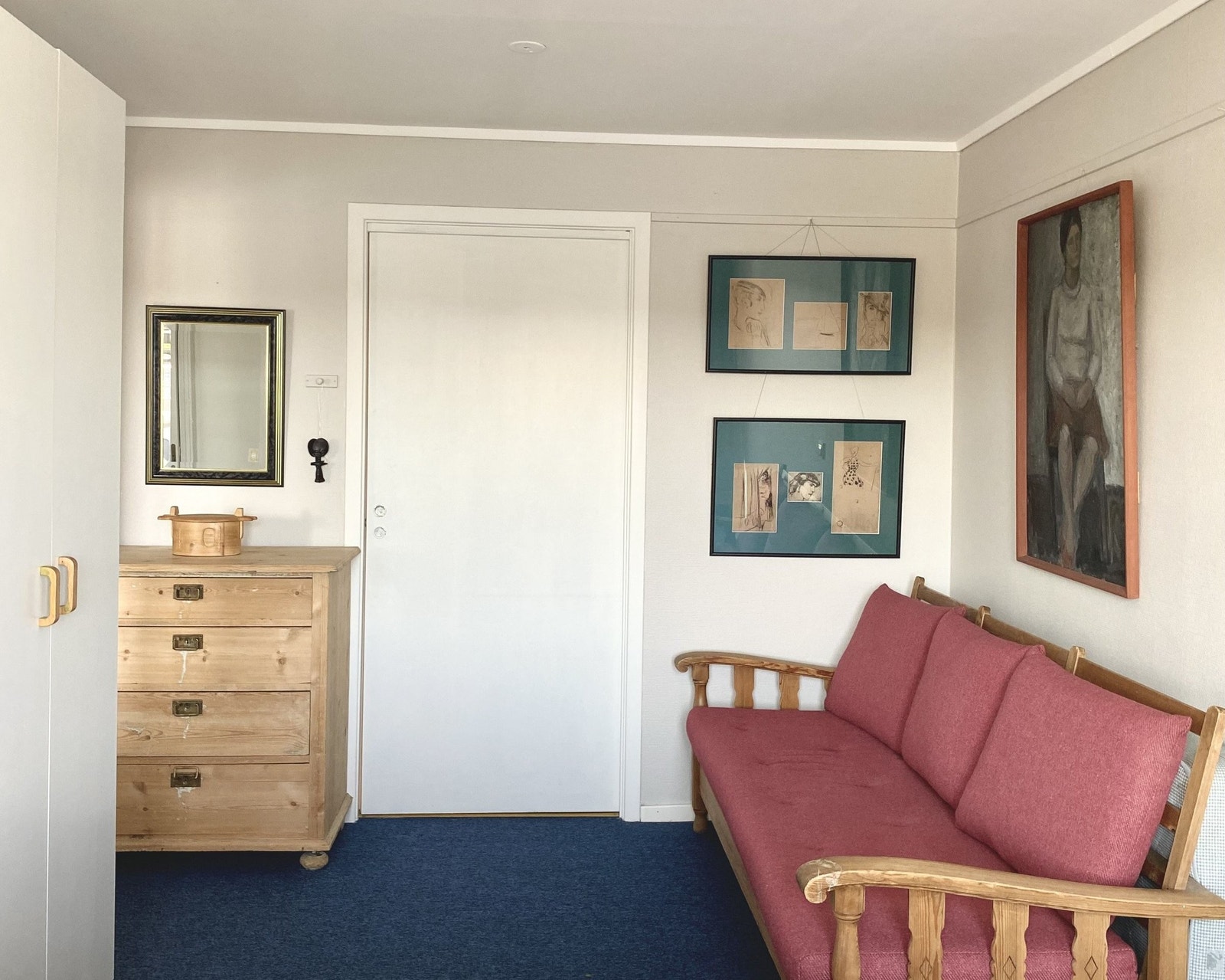 Dør inn til bad fra soverom Galleribilde
