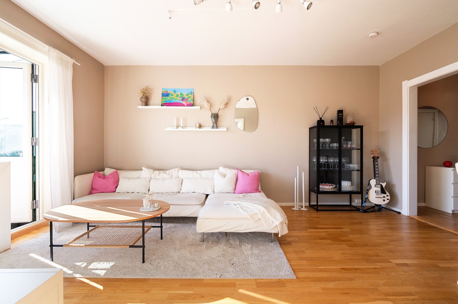 Plass til sofagruppe og tilhørende møblement Galleribilde