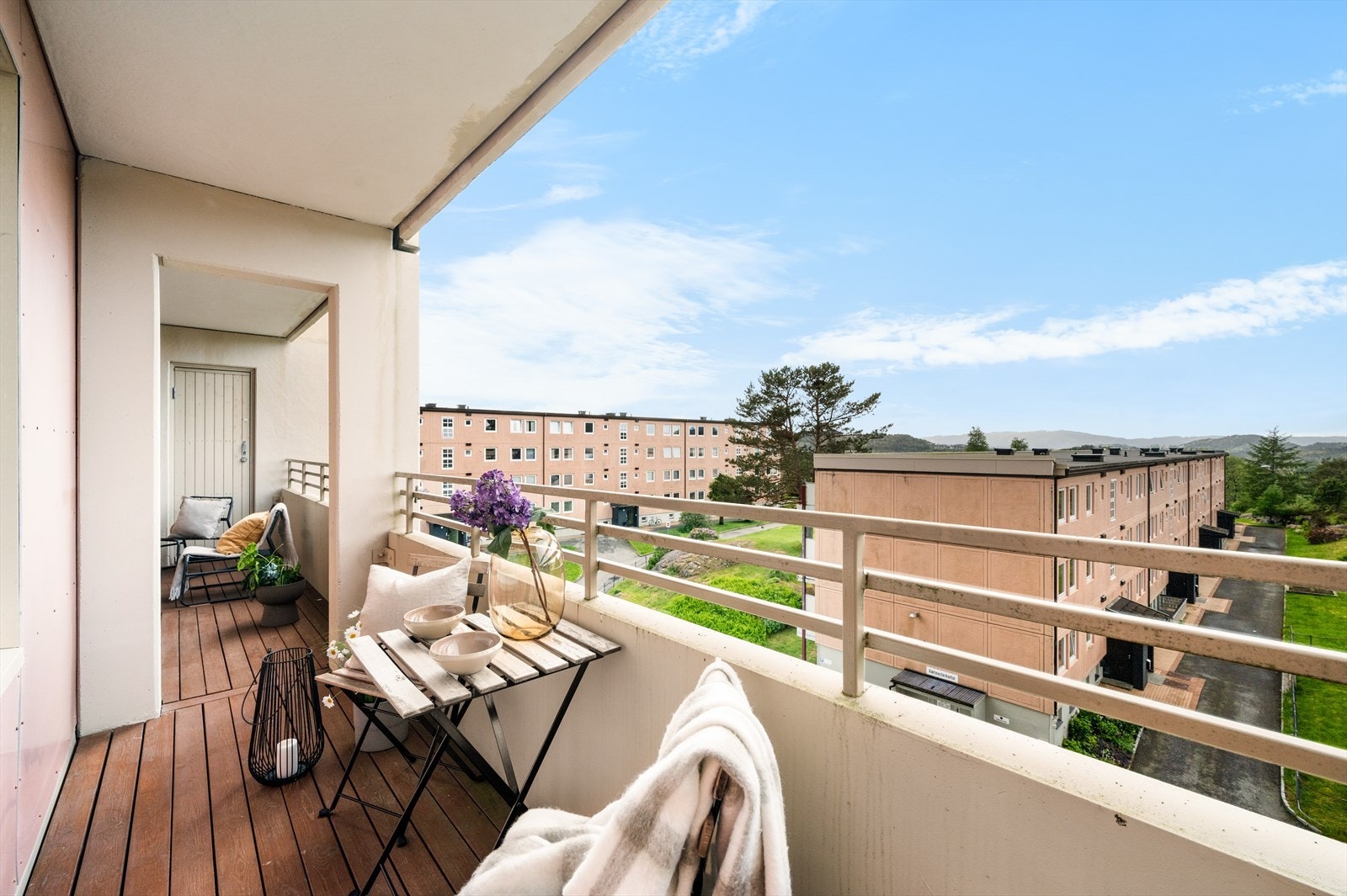 En flott 3-roms leilighet med vestvendt balkong på 15 m². Galleribilde