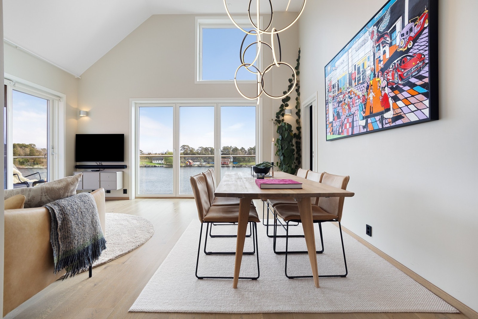 Meget påkostet og høy standard med 2 soverom, 2 bad og 2 balkonger. Galleribilde