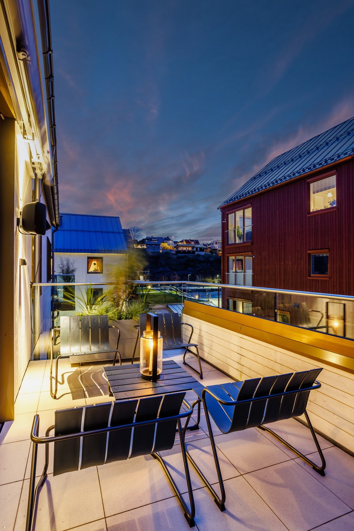 God plass til utemøbler. Det er også utehøytaler og belysning på balkong. Galleribilde