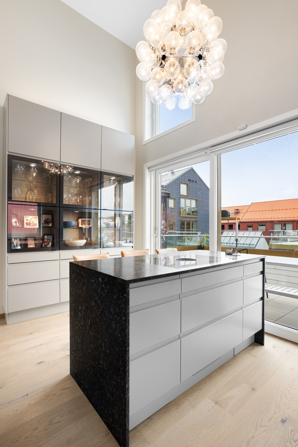 Her kan man underholde gjestene mens man lager mat. Galleribilde