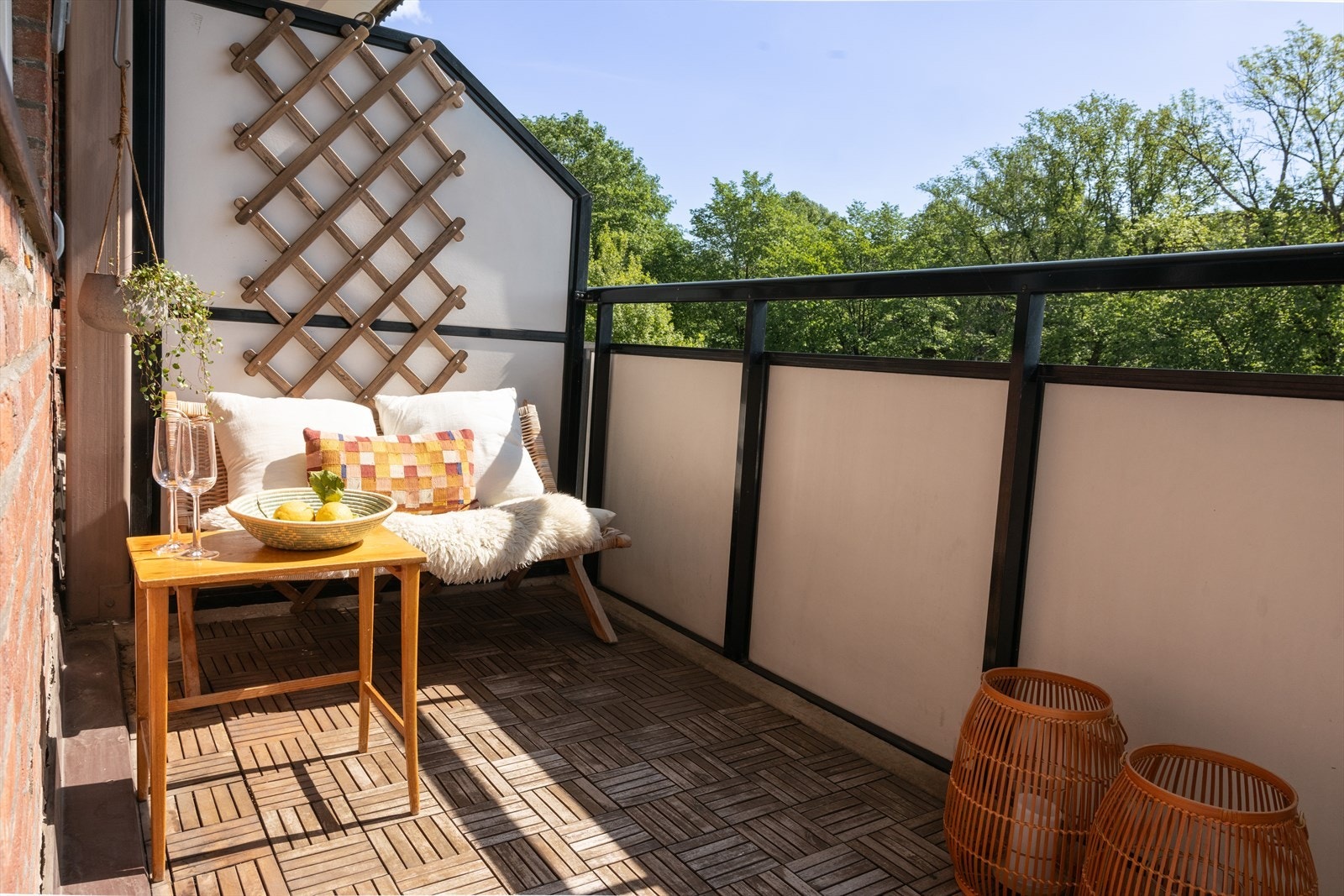 Denne koselige balkongen vender mot sydøst og er på hele 6,6kvm. Galleribilde