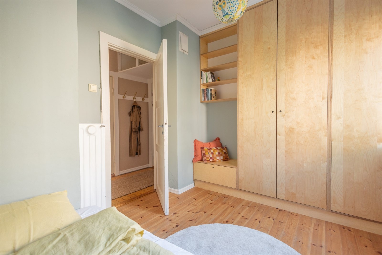 Soverom nr. 2 blir i dag brukt som barnerom, men kan fint omgjøres til gjesterom eller kontor. Galleribilde