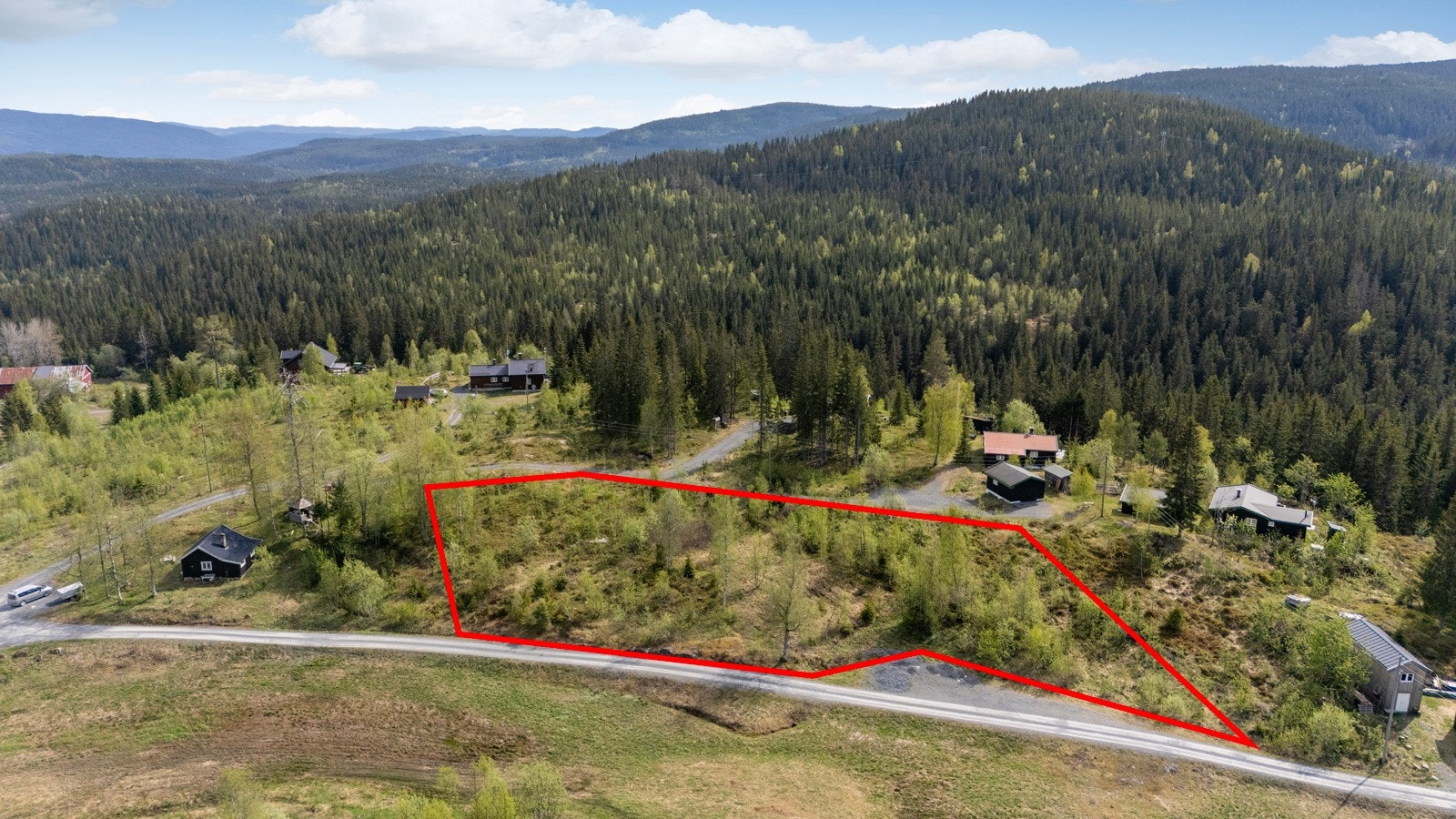 Naturskjønn og usjenert beliggenhet i område med spredt fritidsbebyggelse Galleribilde