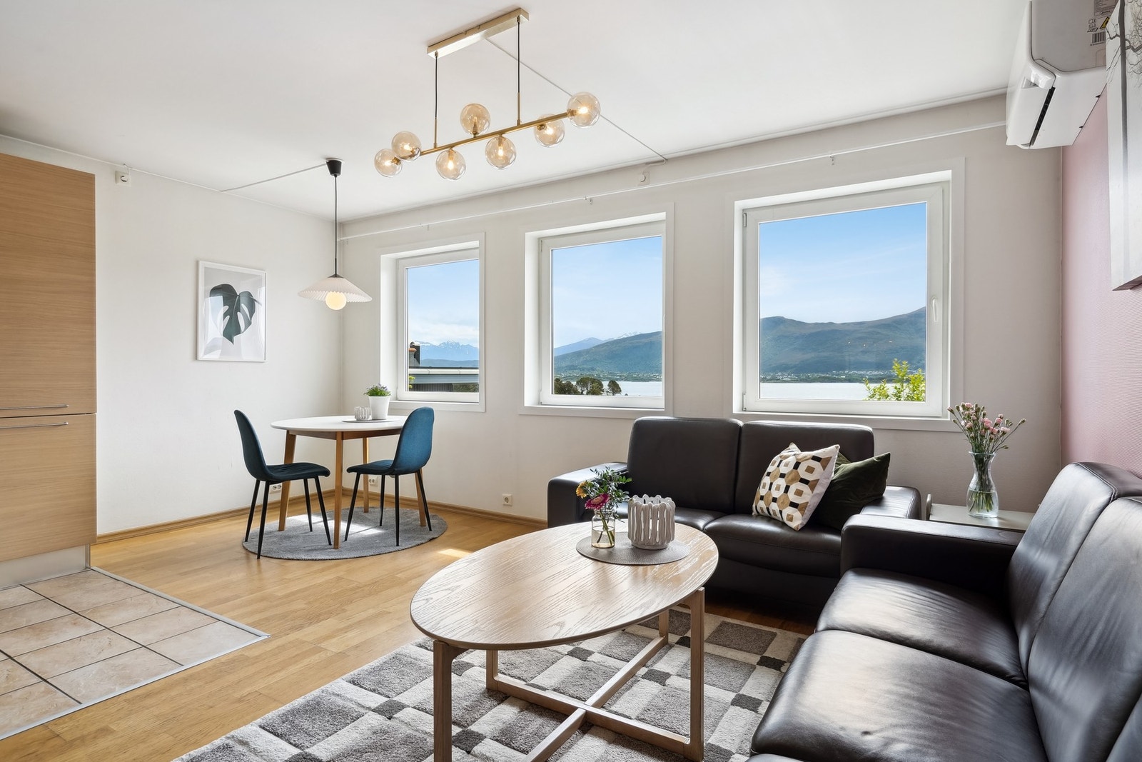 Varmepumpe på stuen som er svært deilig å ha som aircondition på sommeren. Galleribilde