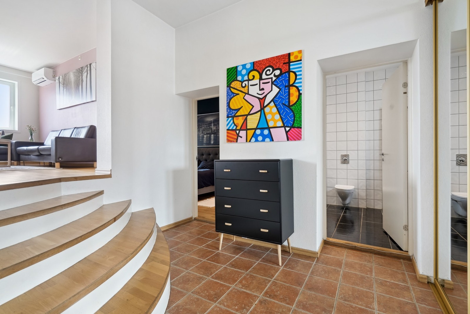 Gang med adkomst til bad og soverom. Galleribilde