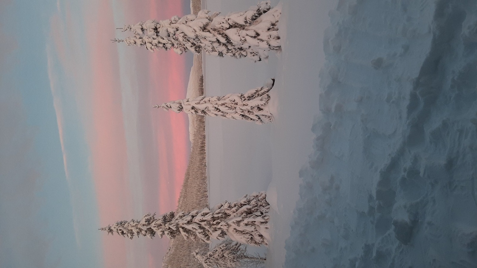 Her finner du milevis med preparerte skiløyper om vinteren, og innbydende turstier, sykkelruter og fjellvann om sommeren. Galleribilde