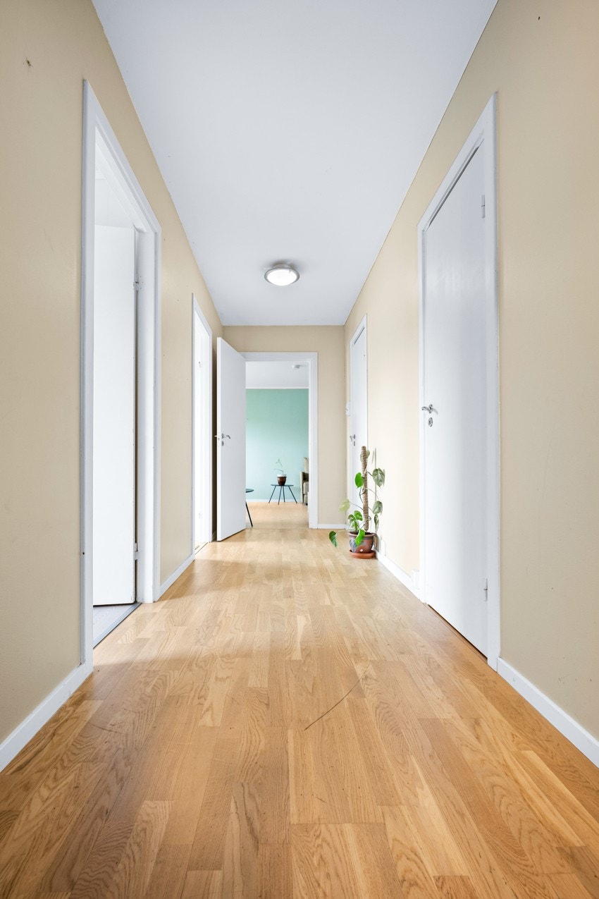 Innbydende avlang entré/gang som gir et flott førsteinntrykk Galleribilde