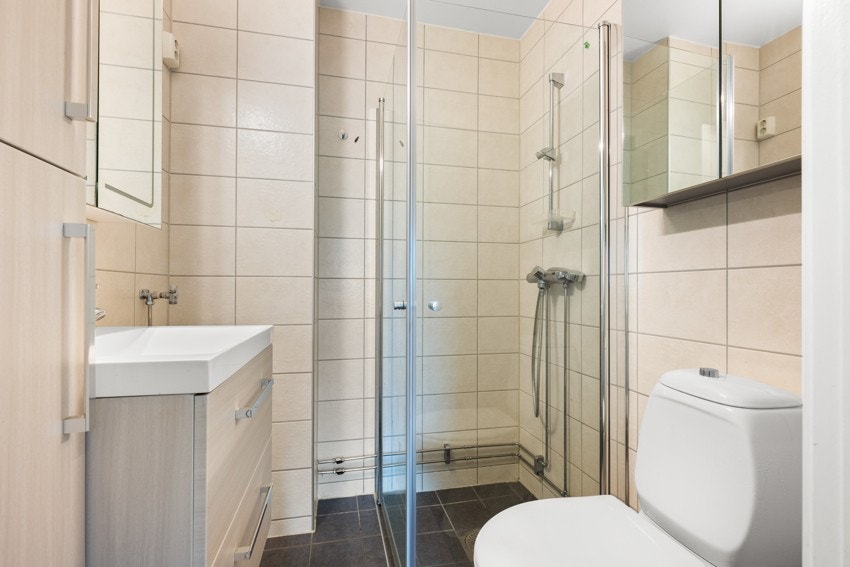 Flislagt bad med gulvvarme Galleribilde