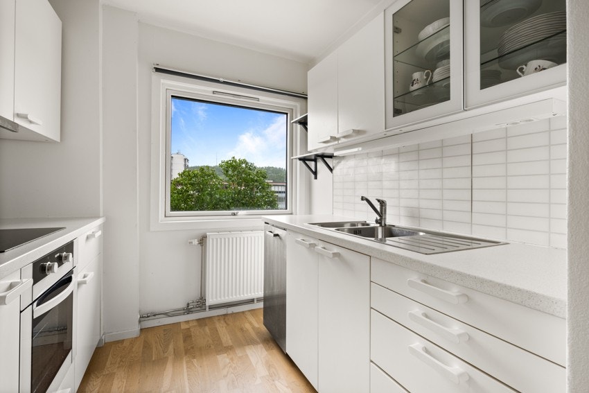 Benkeplaten er av slitesterk laminat Galleribilde