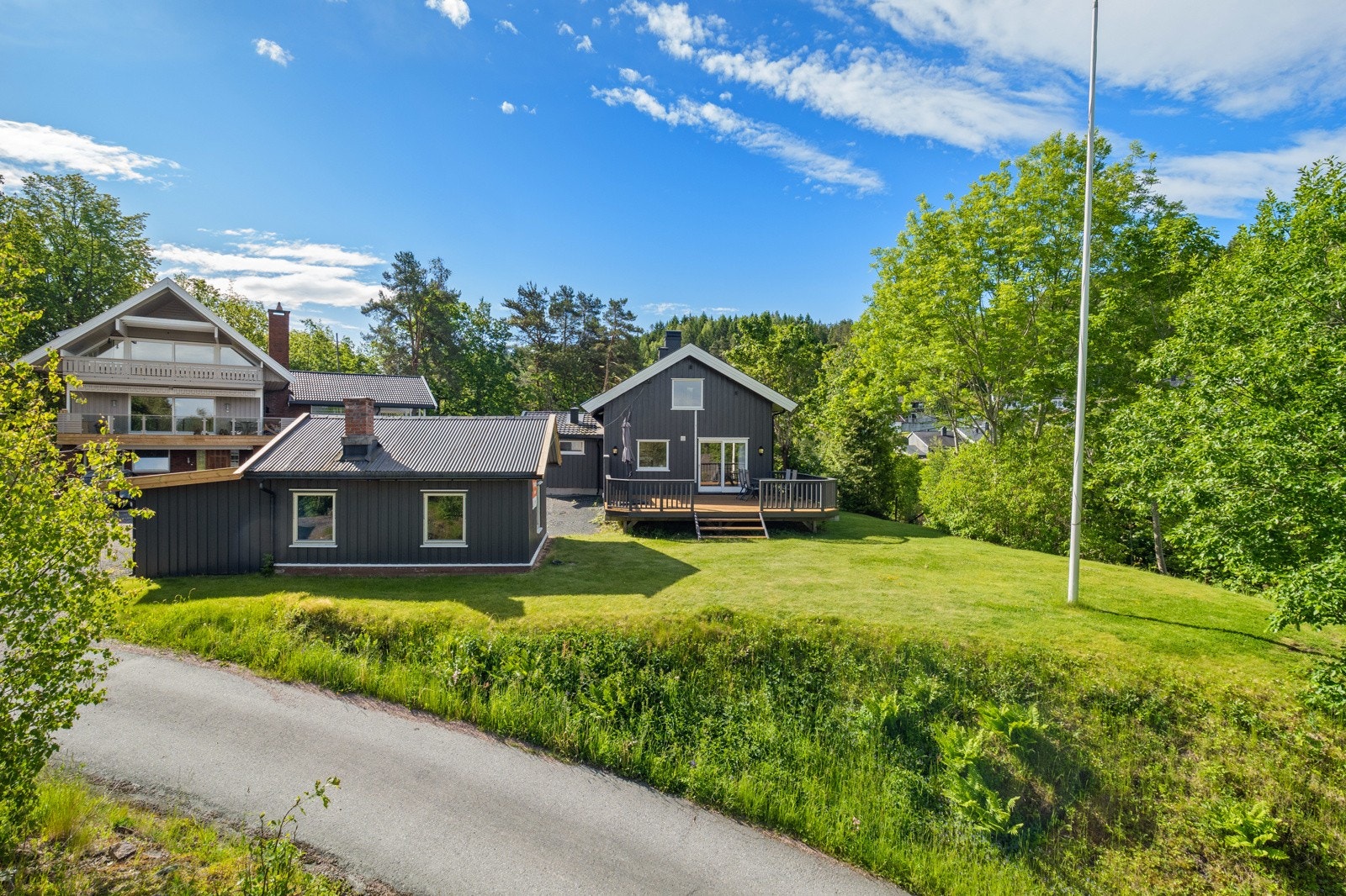 Frem Eiendomsmegling har gleden av å presentere Søndre Sætrevei 19! Galleribilde